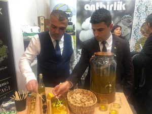 Read more about the article Fuar da Antbirlik zeytinyağı rüzgarı